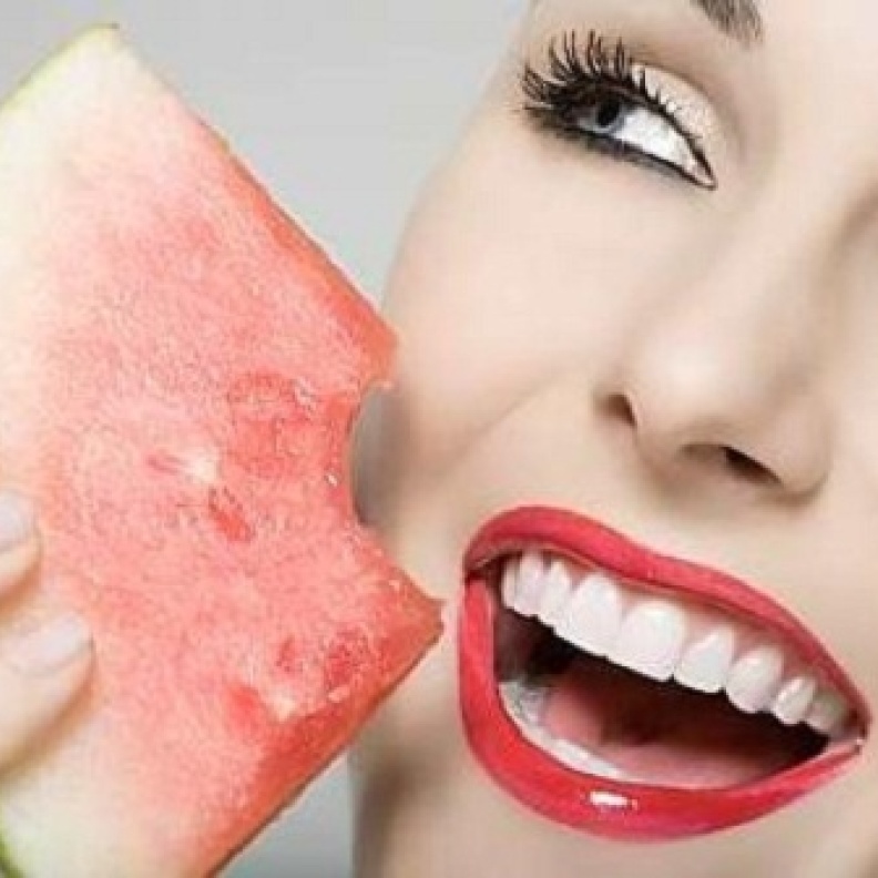 تجمّلي بماسكات البطيخ الأحمر