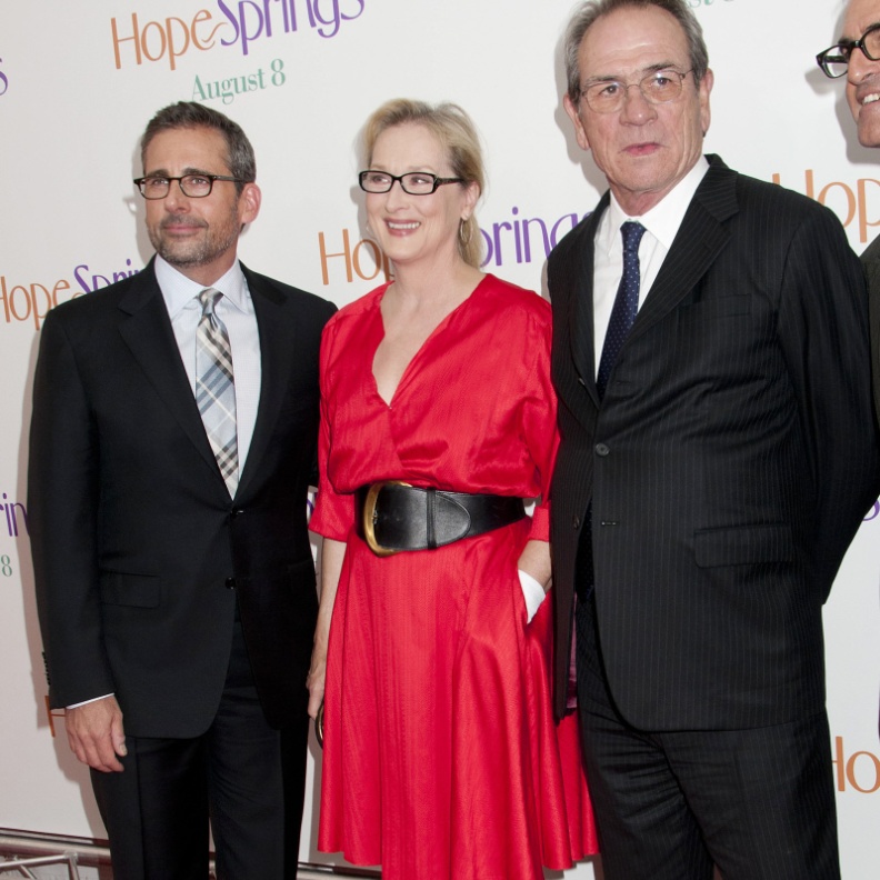 ميريل ستريب تتألق باللون البرتقالي