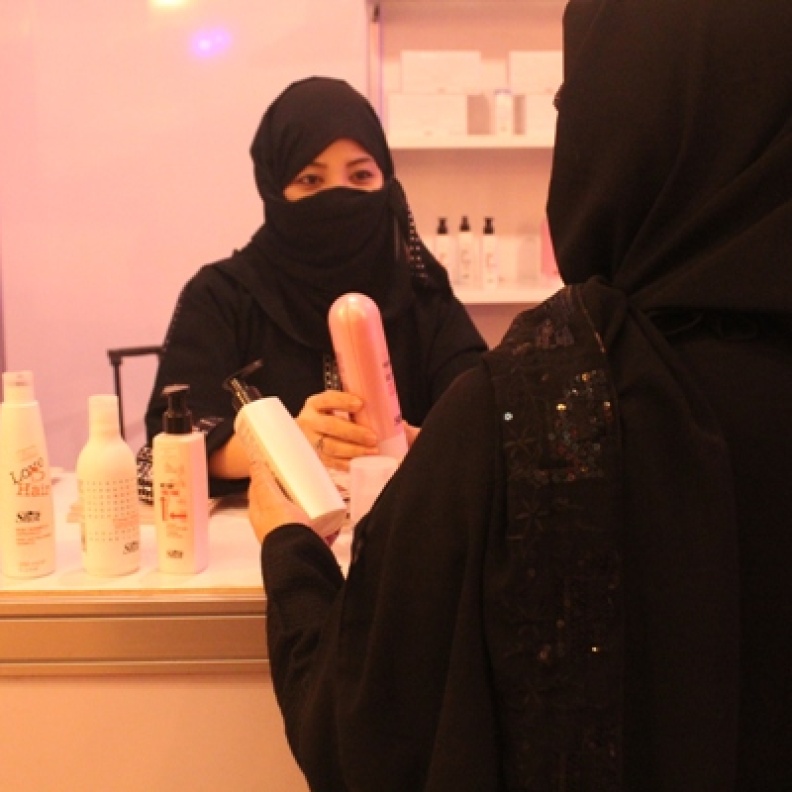  عالمنا أجمل  يدعم المرأة العاملة