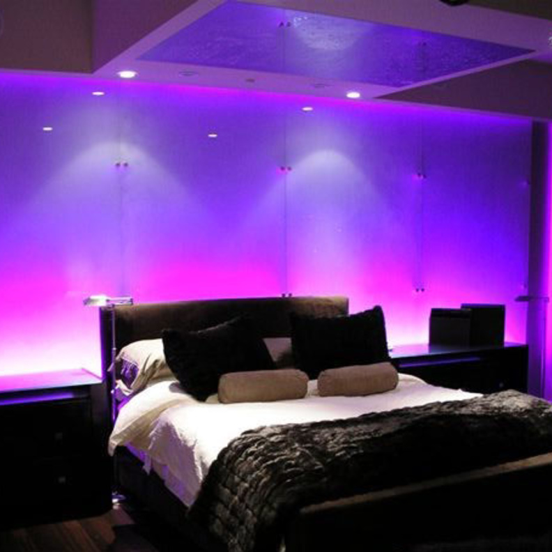 زخرفي غرفة نومك بأنواع الإضاءة المختلفة