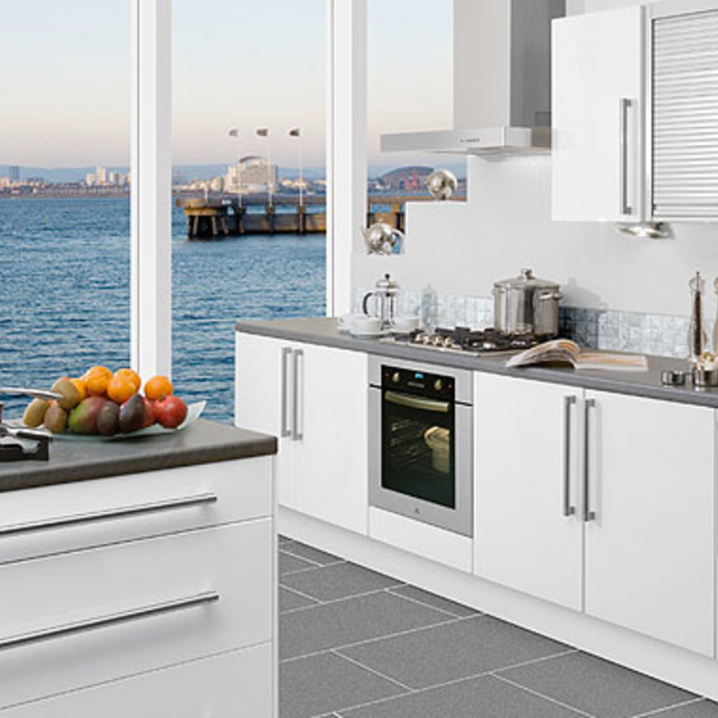 مطبخ مودرن باللون الأبيض