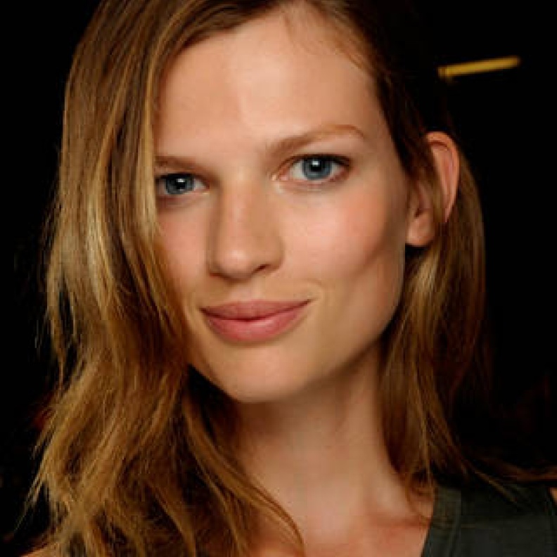 تيار البشرة المضيئة من عرض( Helmut Lang (NY