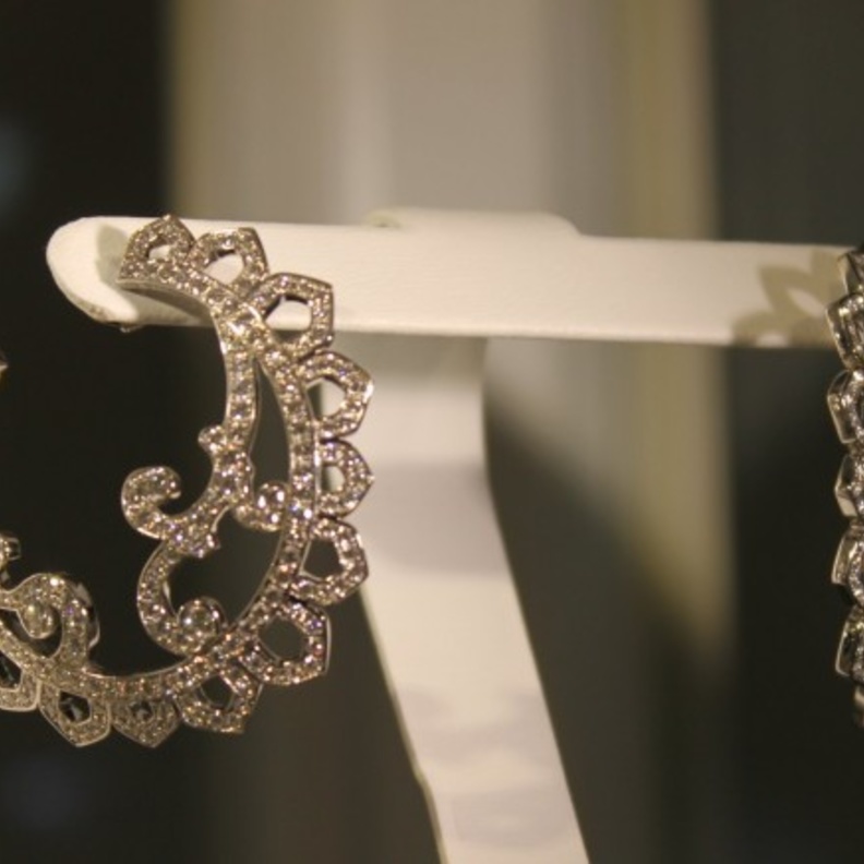 Couture Precieuse PIAGET اقراط من الذهب الابيض والماس من مجموعة