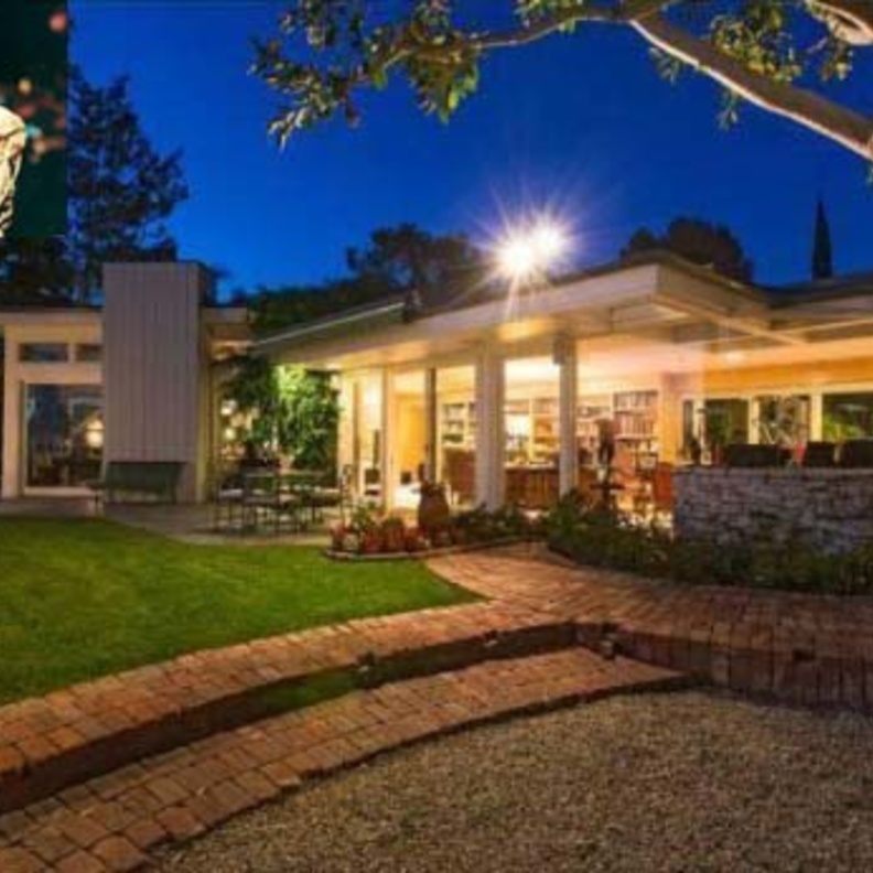 منزل ألفيس بريسلي من الخارج