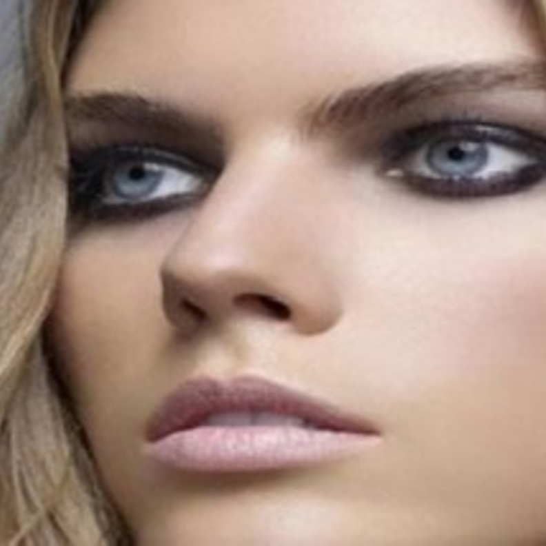 إطلالة العيون الدخانية  