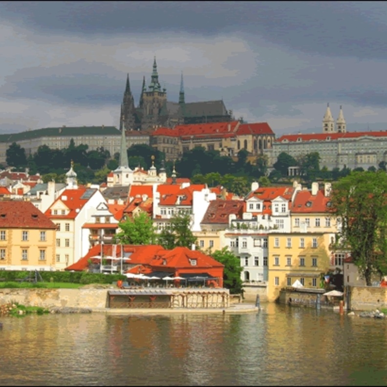 مدينة براغ والشمس الساطعة مدينة الذهب
