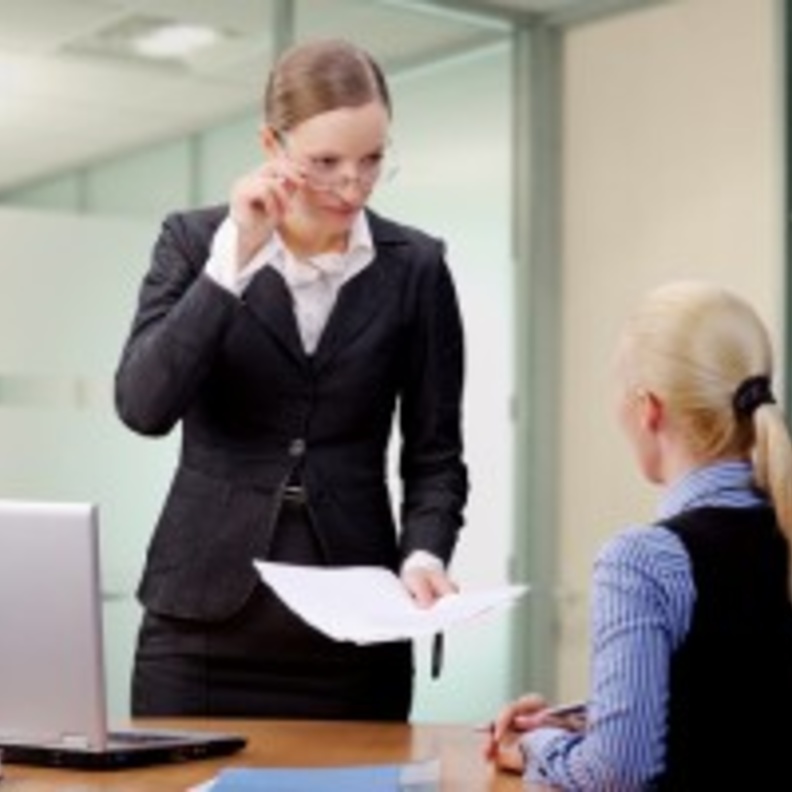 كيف تعزيزين التزام طاقم عملك؟