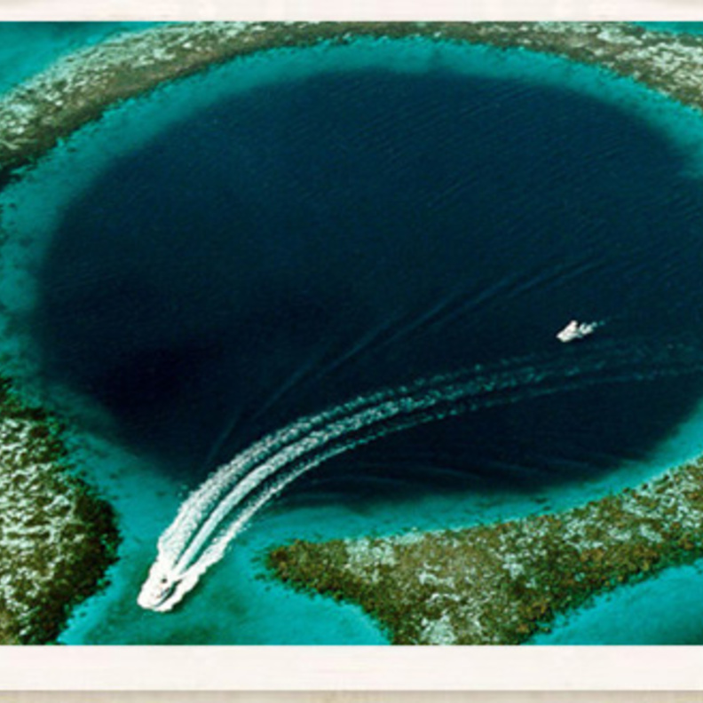 الثقب الأزرق الضخم