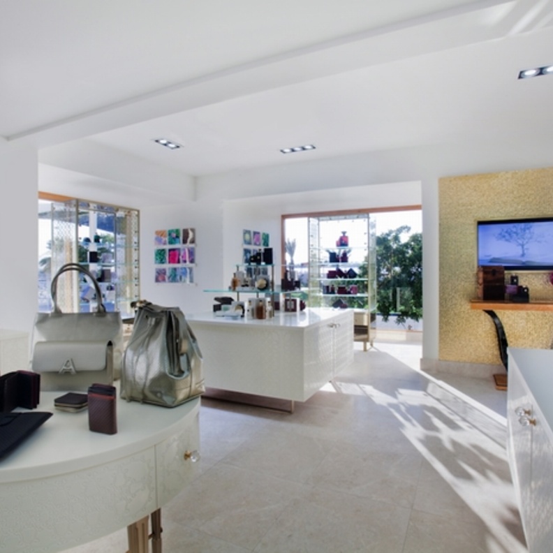 مصنع ومركز زوار دار أمواج AMOUAGE في مسقط