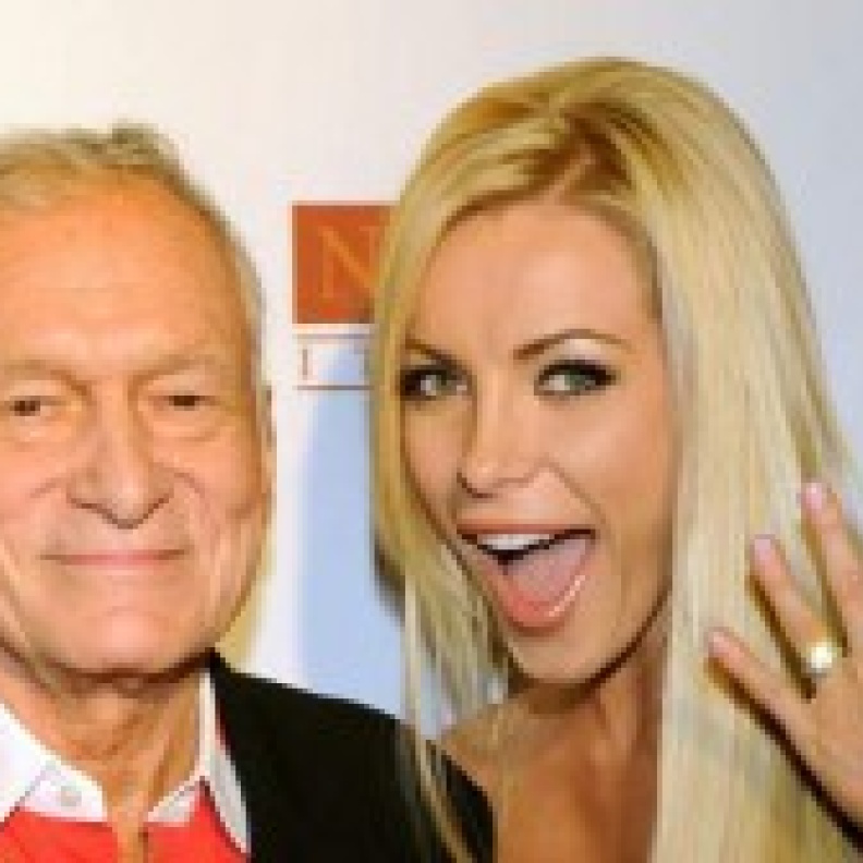 زواج مؤسس بلاي بوي من عارضة أزياء