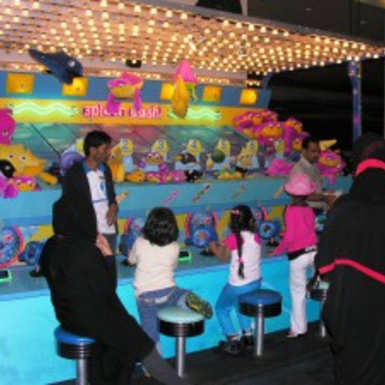 أطفال مؤسسة دبي لرعاية النساء والأطفال في ماجيك بلانيت