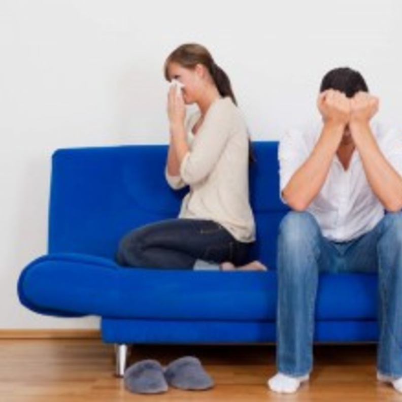 كيف تكونين سببًا في انصراف زوجك عنكِ؟