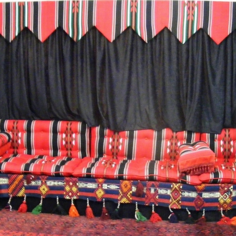 غرفة معيشة على الطراز البدوي