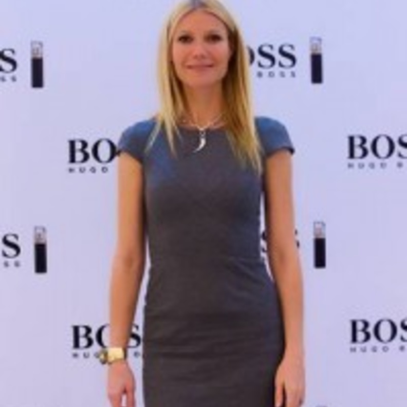  Gwyneth Paltrow خلال حفل اطلاق العطر في دبي
