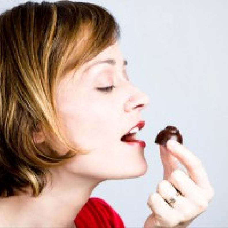 الدراسات تمنع تحذير المرأة من الشوكولاته