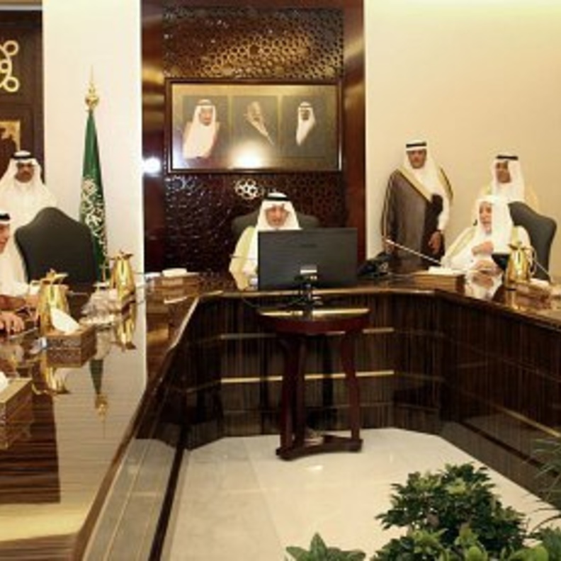 الأمير خالد الفيصل يترأس الاجتماع