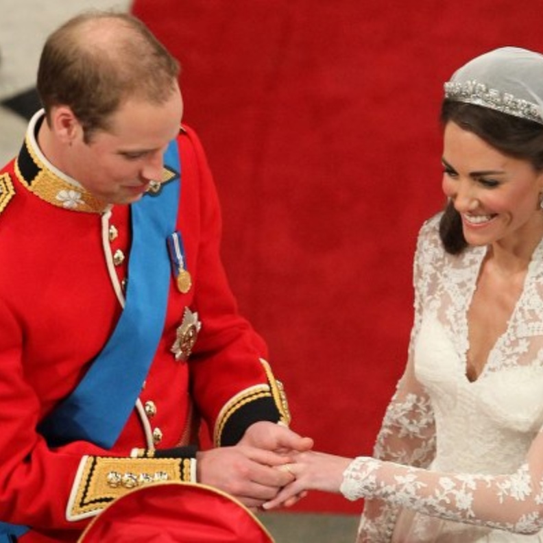 كيت ترتدي خاتم الزواج في حفل أسطوري