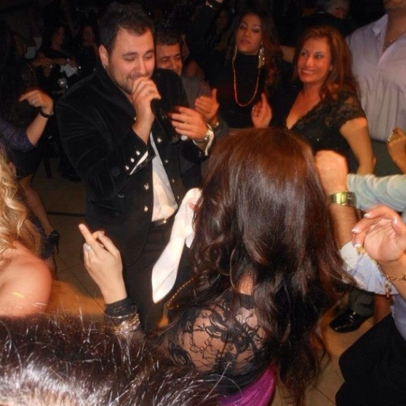 هادي أسود يسهر مع العشاق في كندا