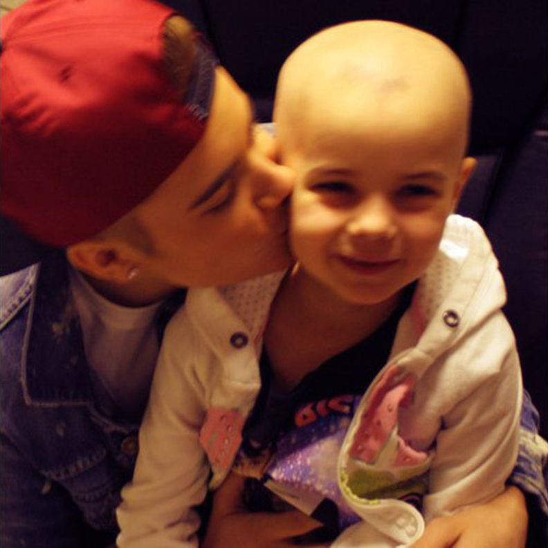 Justin Visits Leukemia-Patient in Hospital
