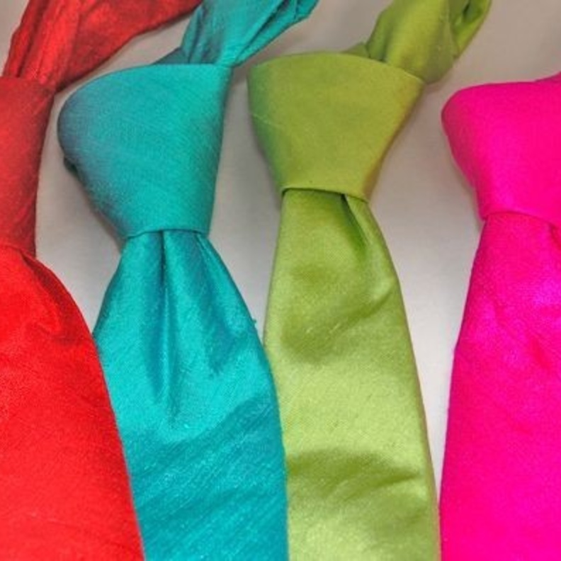 coloured neck tie