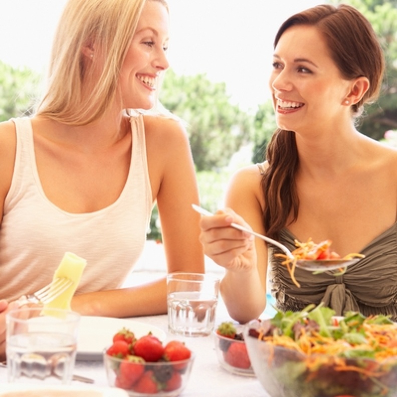 نصائح لتناول الطعام خارج المنزل مع الالتزام بخطتك الغذائية