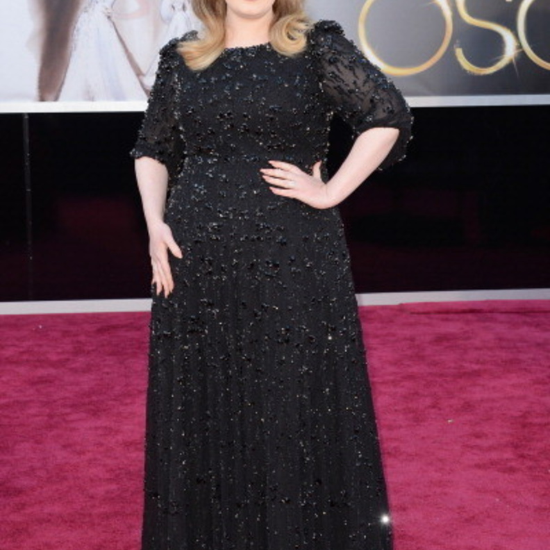 Adele بفستان Jenny Packham