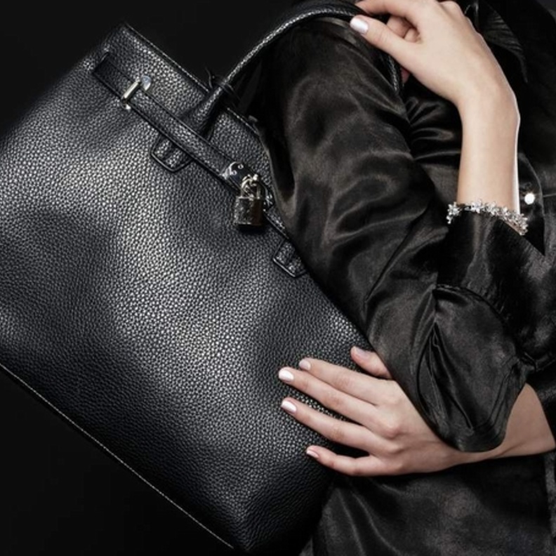 ماذا يوجد في حقيبة المرأة السعودية؟