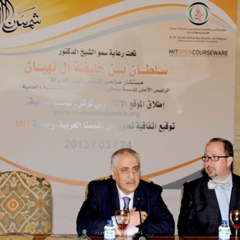 أثناء المؤتمر الصحفي