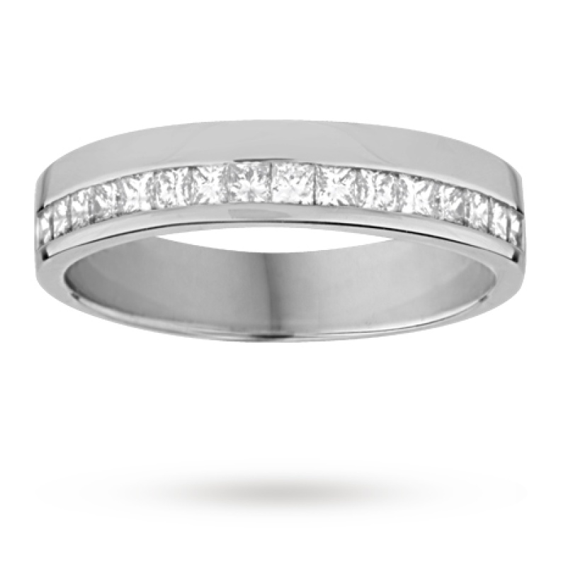 الخاتم الملكي الرائع المرتبط باليوبيل الماسي للملكة من الذهب الأبيض بالماس