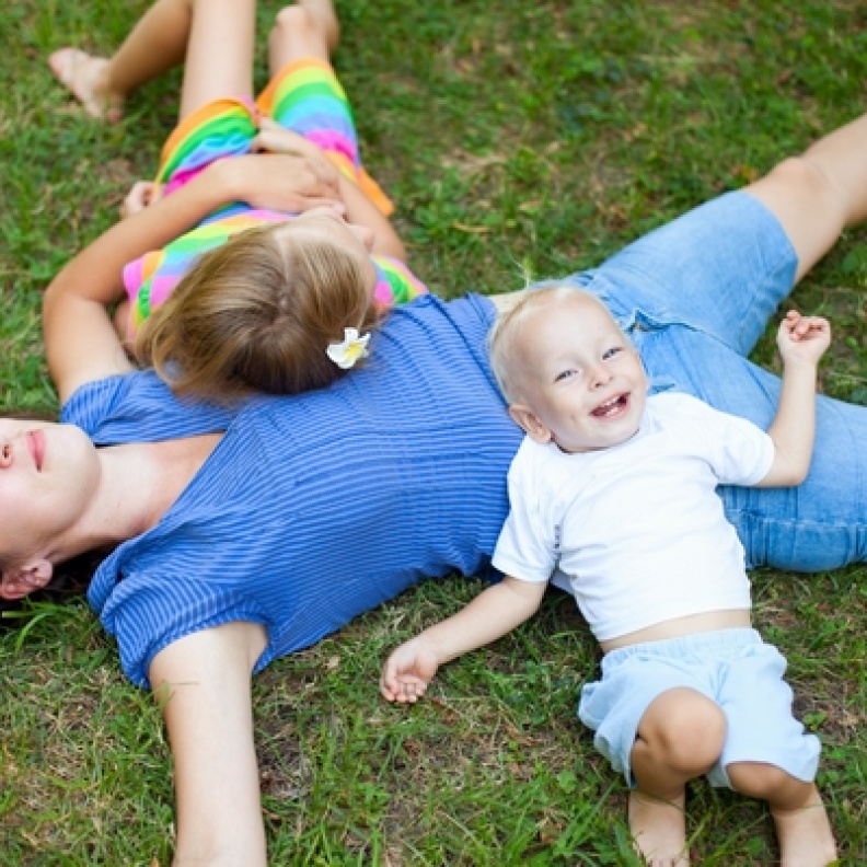  الخيارة أو الفؤوسة  أيهما أقرب لست الحبايب في عيدها؟