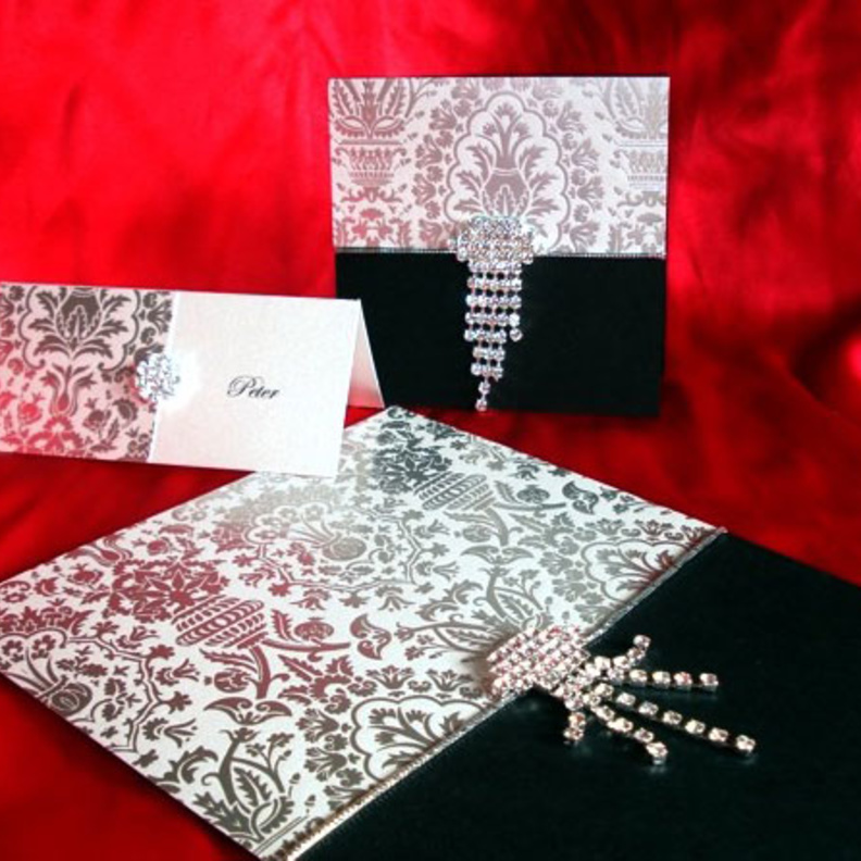بطاقات دعة أنيقة مع بروش كريستال شواروفسكي