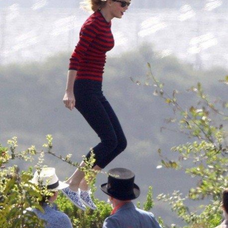 تايلور سويفت تحلق في سماء لوس أنجلس لتصوير فيديو كليب جديد