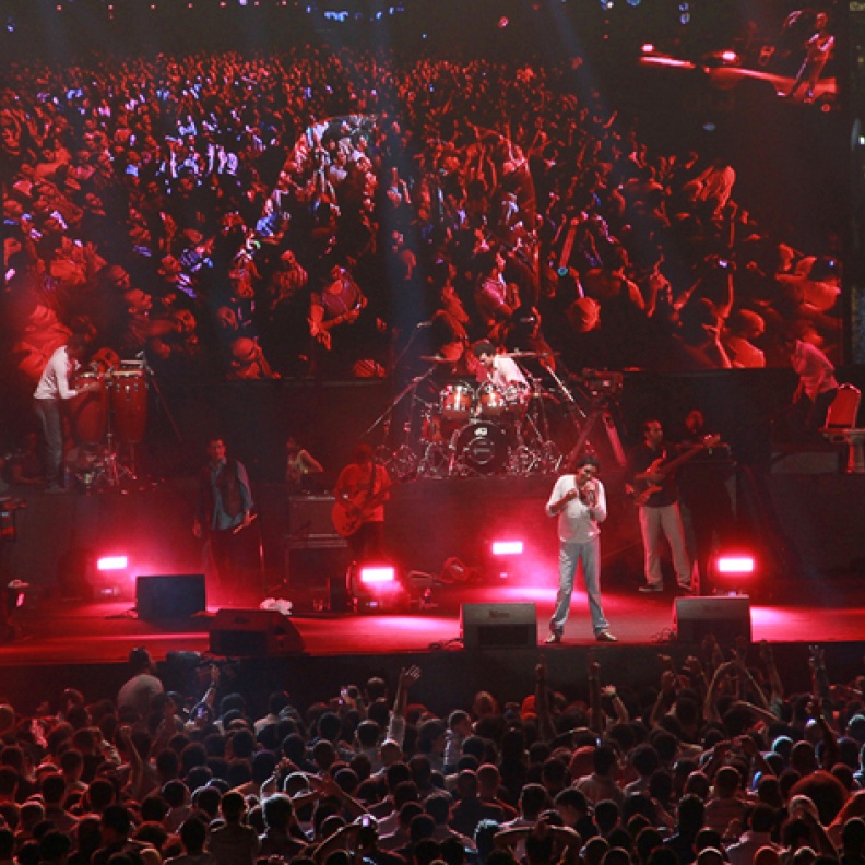 جماهير غفيرة