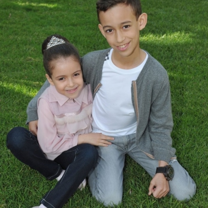 ولي عهد المغرب الأمير مولاي الحسن مع أخته للا خديجة