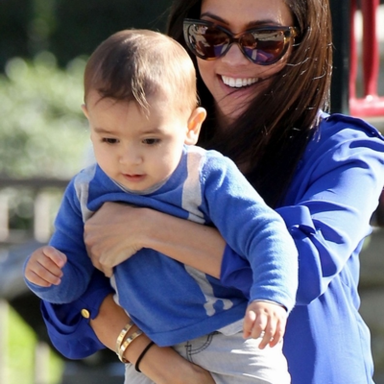  Kourtney Kardashian مع ابنها