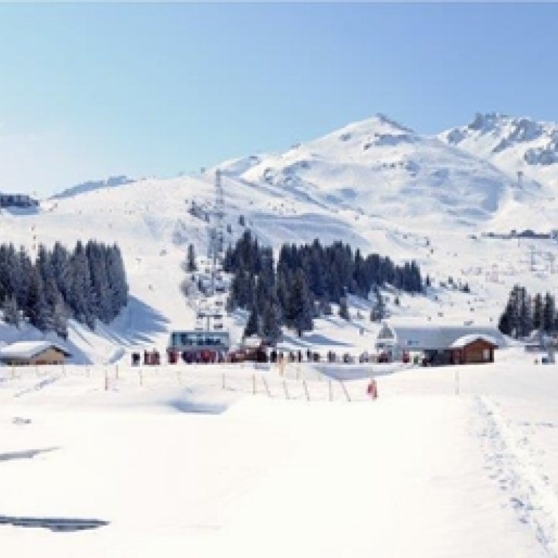  منطقة التزلج في كورشوفيل بجبال الألب الفرنسية