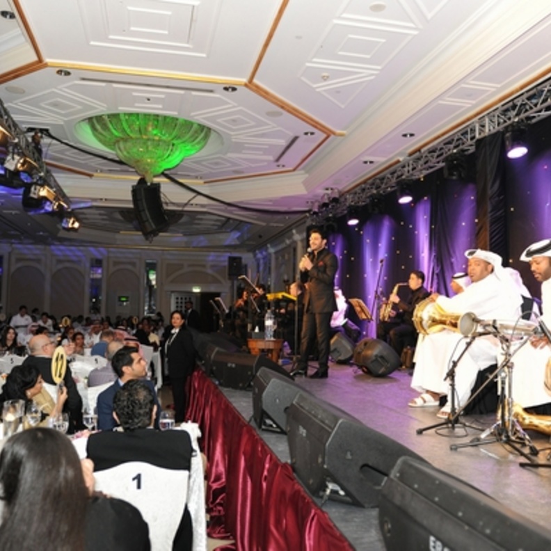 المهندس يطرب جمهور دبي