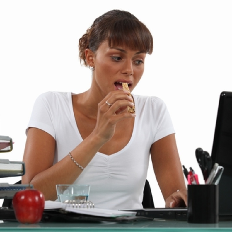 قلة التركيز وقت الطعام تزيد الوزن