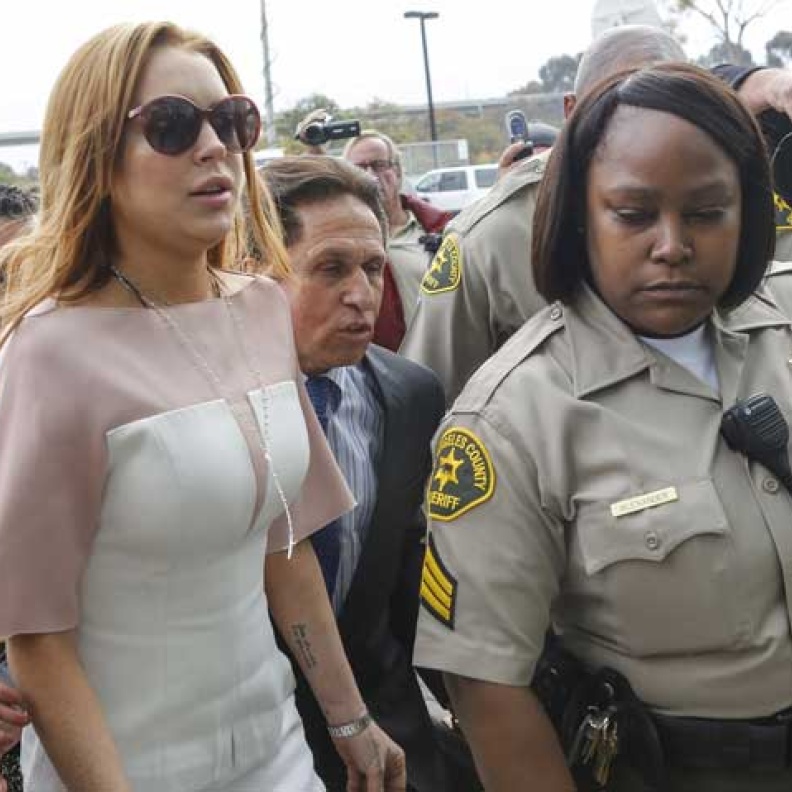 Lindsay Lohan عند دوخلها المحكمة