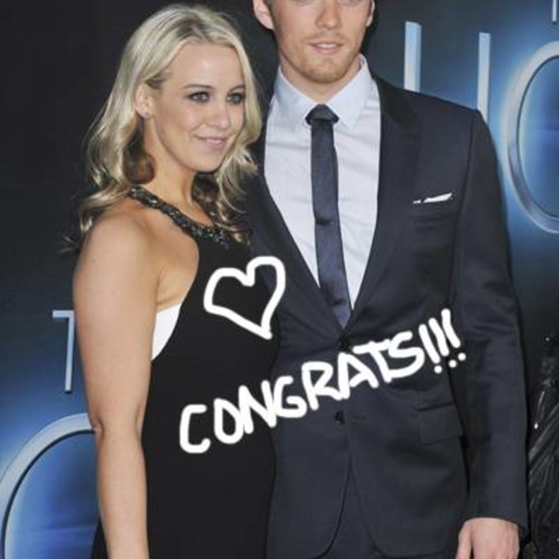 خطوبة جيك آبيل و آليا وود