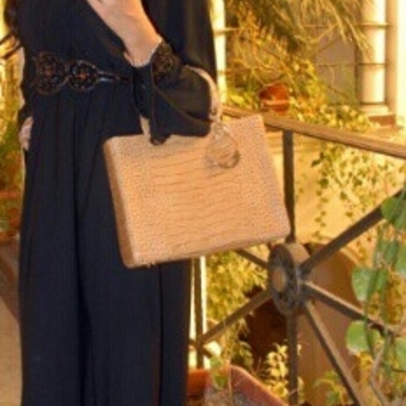 اختارت اللون البيج