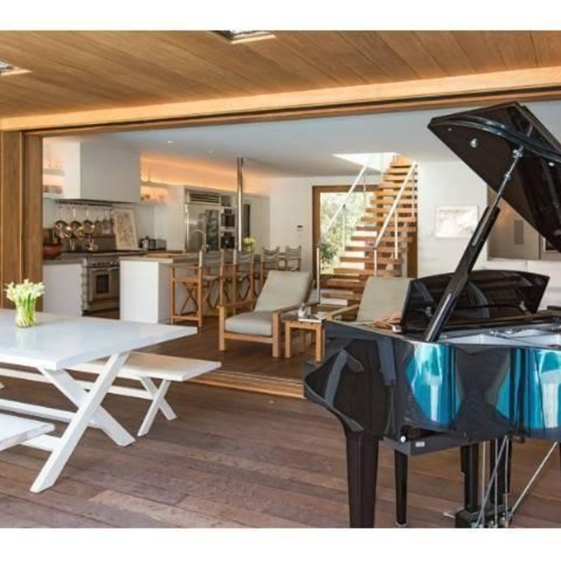 باميلا أندرسون تخفض سعر منزلها 2.75 مليون دولار