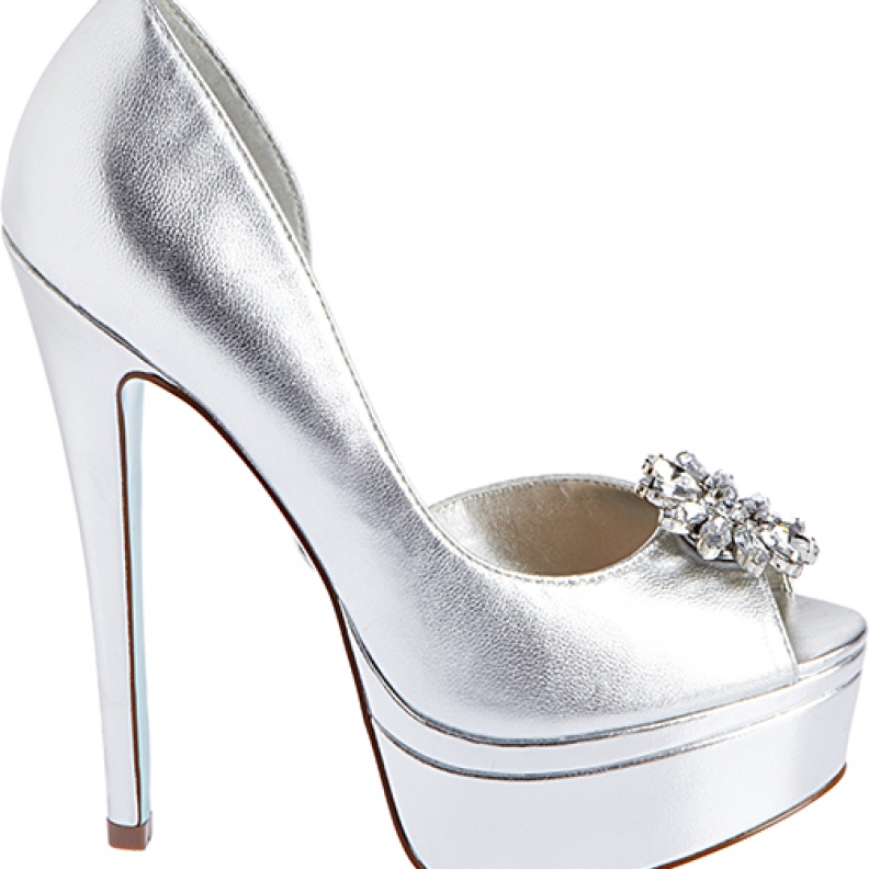 Betsey Johnson حذاء عروس باللون الفضي من مجموعة
