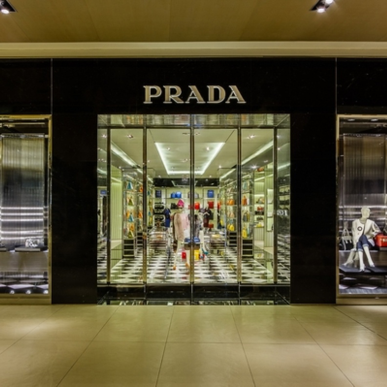Prada يفتتح متجره الأول بالبرازيل
