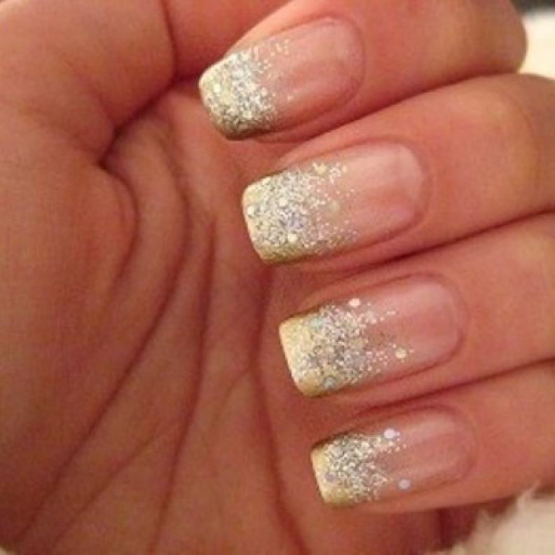 اظافر طويلة قوية البريق