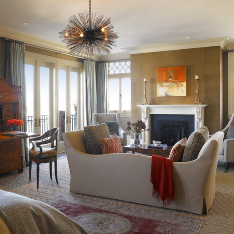 ثريات بأشكال متنوعة لتتناسب مع غرف الجلوس التقليدية من تصميم Gast Architects