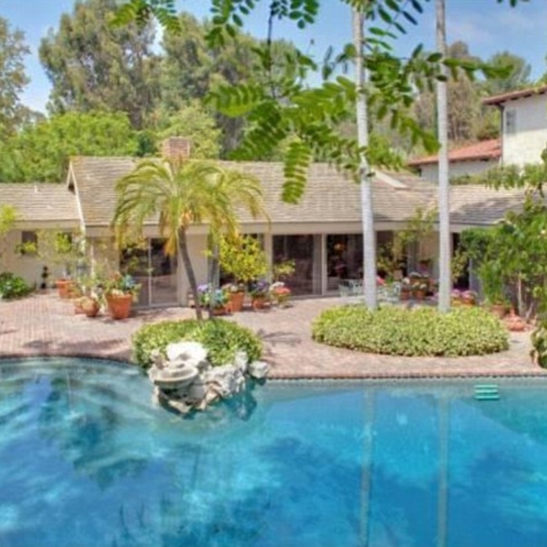 واجهة منزل ريز ويثرسبون الجديد