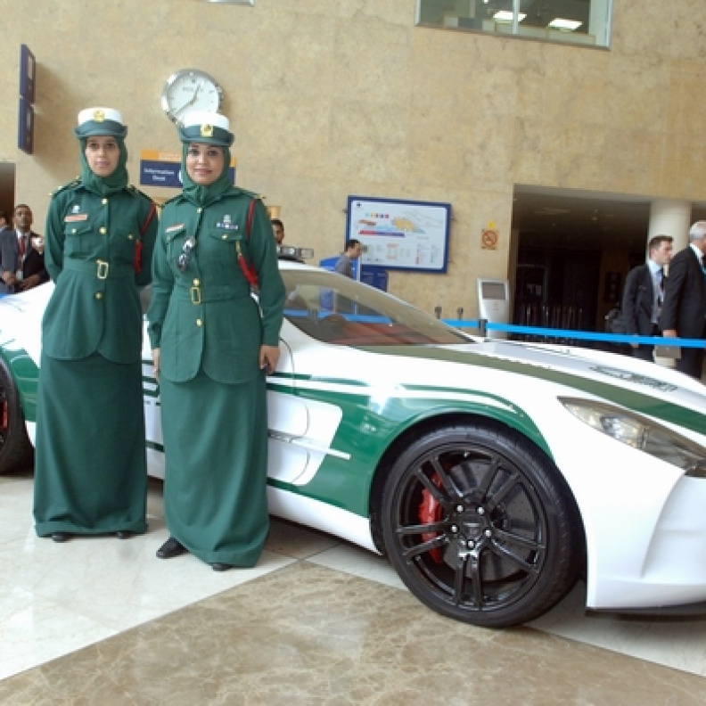 ملازم مريم الكعبي ووكيل أول بدرية السويدي