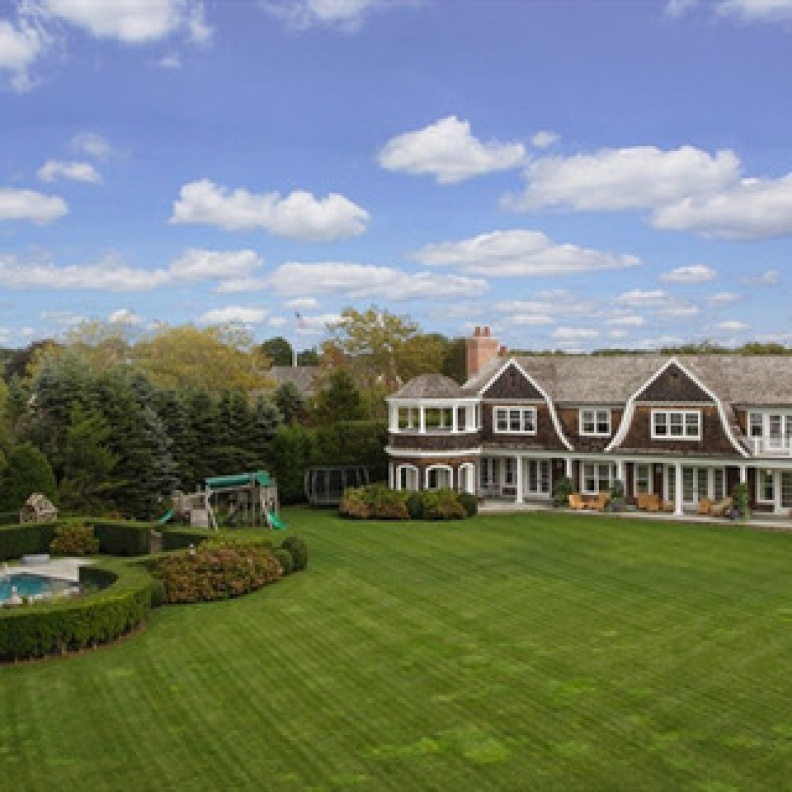 Hamptons Mansion المساحات الخضراء أمام