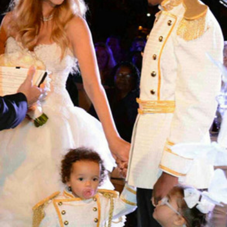 ماريا كاري وزوجها وأولادهم